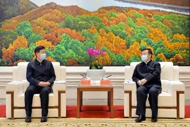 中国中铁党委书记、董事长张宗言与黑龙江省委书记、省人大常委会主任张庆伟举行会谈图片