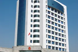 卸货时被玻璃压成一级伤残，这个责任谁来担？图片