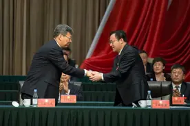 王旺盛当选赤峰市人民政府市长，邹德华当选赤峰市人民代表大会常务委员会主任图片