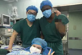 俄罗斯女孩腰疼难入睡 重医附二院骨科8毫米小孔治“腰突”？图片