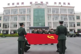 “奉献”这两个字，对军人来说是什么？图片