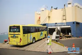 中国客车“驶向”海外图片