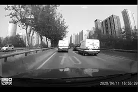 随意变道、蛇形漂移，北二环上两辆运钞车疯狂飙车吓坏私家车图片
