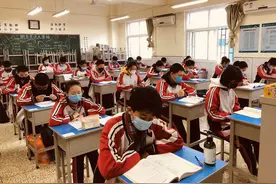 郑州初三学生复学首日丨拆分为A、B班级，实行小班化教学图片