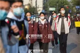 上午的课上完了，午饭也吃好了，杭州初三高三师生复课的第一个半天 有一种久别重逢从未像今天这样充满期待图片