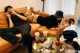 柯佳嬿晒《想见你》三人组合影 在线喊许光汉营业图片