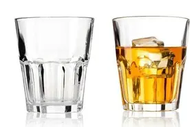 白酒和啤酒混着喝会怎么样？医生：有3大危害，爱喝酒的人要看看图片