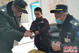 9岁男孩被流浪野猫抓伤 巡防队员及时救助图片