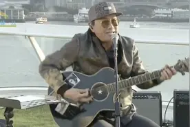 承载岁月的感动！香港歌手许冠杰办线上演唱会为抗疫打气图片