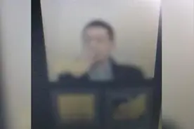 高校教师上网课频抽烟，校方表示将调查视频封面