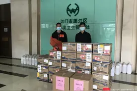 江门蓬江2400多名环卫工人再领口罩3万多个图片