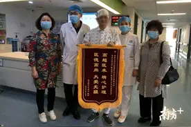 老人头顶长出血管肉瘤，整个头皮切除再植皮图片