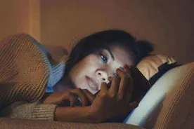 夜深了还不想睡？人民日报：掌控时间，找回健康睡眠图片