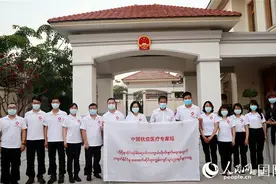 中国医疗专家组抵达曼德勒图片