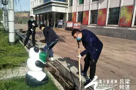 曙光煤矿清挖矿区排水沟助力矿区雨季三防图片