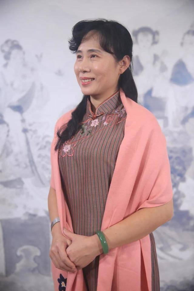 刘姥姥进大观园出自哪本书作者是谁（从老亲家与贫婆子看贾母宝玉的惜老怜贫 红学专家详解刘姥姥进大观园）