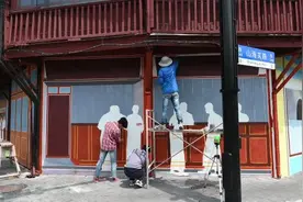 听障人士画立体墙绘，还原石库门建筑原貌视频封面