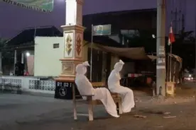 防疫志愿者夜扮僵尸游荡阻人上街 民众好奇争睹出动“找鬼”图片