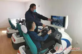 驾校未开放怎么练车？青岛这家驾校的模拟“练车场”派上用场图片