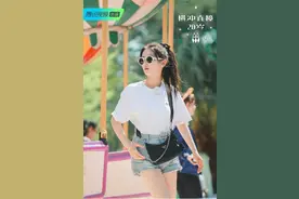 杨超越佩戴Prada太阳眼镜——表达自然真我，玩转街头风尚图片
