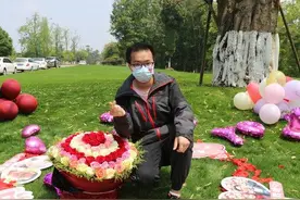 甜！四川援湖北男护士结束隔离当天求婚：我要的不多，只有你图片