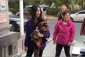 网友偶遇林允王大陆录节目 林允父母出镜有说有笑气氛温馨图片