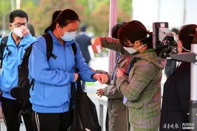 开学啦！济宁学生复课首日，学校层层“关卡”把牢安全关图片