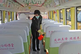 专人专车，专线专座！青岛163名高三学子坐上专属定制校车图片
