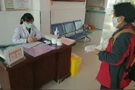 她用敬业与奉献诠释一名全科医生的职责——记取柴河镇卫生院副院长、副主任医师程凤兰图片