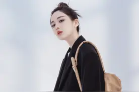 娜扎中性风释放反转魅力 黑大衣搭丸子头上演超飒眼神杀图片