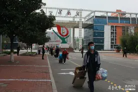 兰陵筑牢开学复课安全关，为高三学生和教职工免费检测图片