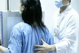 每天直播14小时，26岁女主播工作太拼患上乳腺癌图片