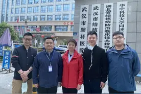 第一个抵达最后一个撤离 青岛援鄂第一人秦文终回家图片