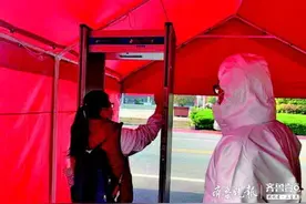 师生见面撞肘，同学隔空拥抱！高三复课第一天，新鲜事真不少图片