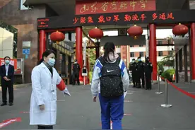 今天济南4.6万高三生开学啦！早上6点半就有学生到校了！入校、上课…这样进行图片