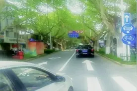 淮海路由南向北单向通行首日 市民积极配合交通井然有序图片