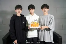一晃六年！王俊凯王源易烊千玺掐点更博庆纪念日图片