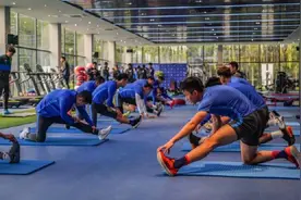 申花临时调整冬训计划，球队已于昨天进行核酸检测图片