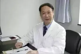 1个动作，只要3分钟，气血传遍全身，颈椎腰椎都好了图片