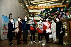 时隔79天 95后援鄂医疗队男护士小马回家了 图片