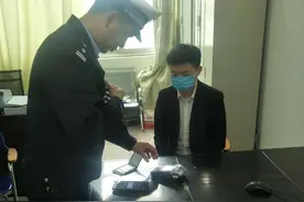 阜阳：试驾车在城市道路玩漂移 遭举报后被处罚图片