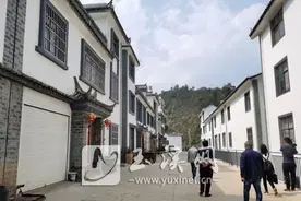 红塔区双龙村：搬进新房子 开启新生活图片