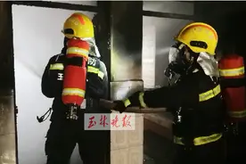事发博白！民房卧室起火，多人被困楼上，床铺、衣柜被烧毁图片