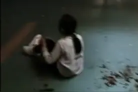 砰！桂林一小女孩从天而降，直砸地面！现场血迹斑斑图片