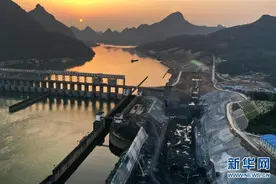 广西柳州：红花水利枢纽二线船闸复工忙图片