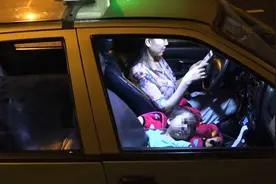 一位单亲妈妈，穿过武汉最深的夜图片