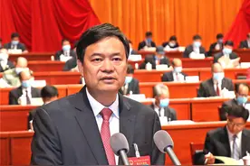 政府工作报告图片