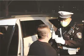 找闺蜜喝酒解闷 送回家醉驾被抓！图片