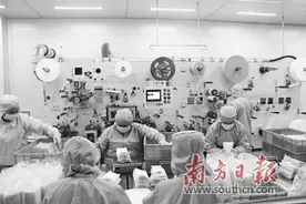 顺应疫情需求 调整生产方向图片