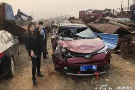 真醉了！实习女司机醉驾发生事故，现场竟比胜利手势图片
